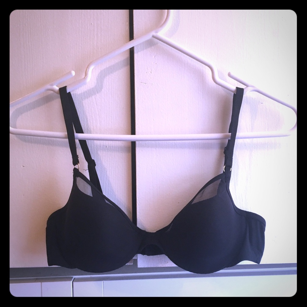 Black bra 32B